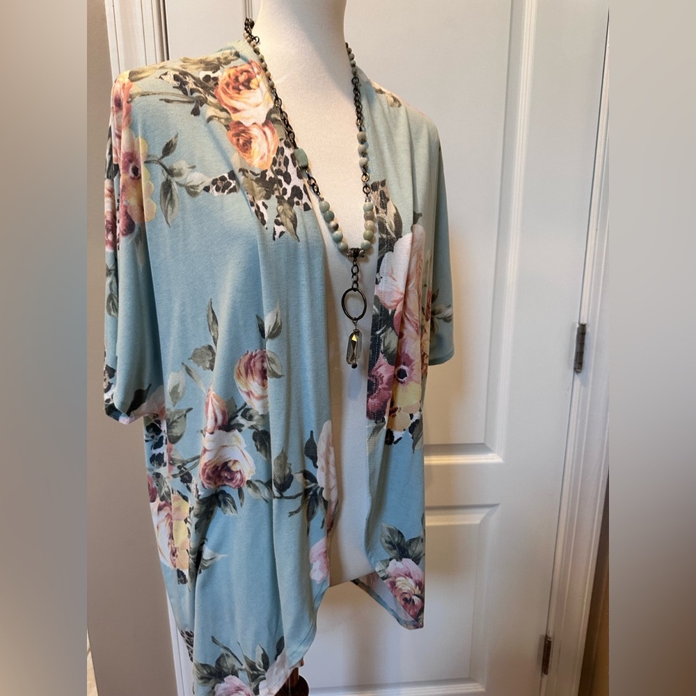 Light Spa Blue Kimono – Rose & Leopard Print Beauty